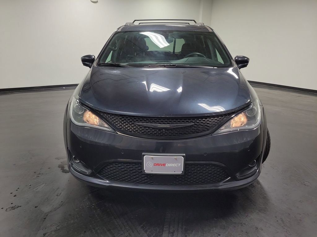 Used 2020 Chrysler Pacifica Touring-L w/ Advanced Safetytec Group image 2
