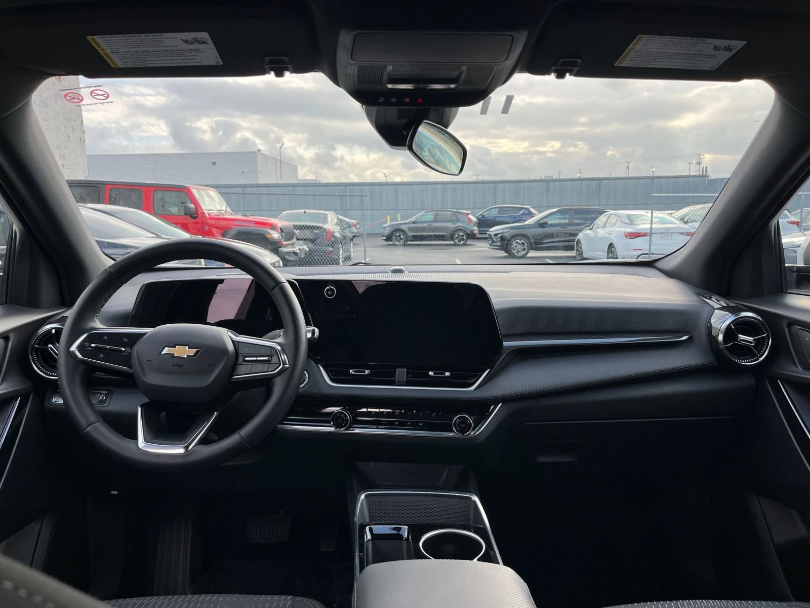 Used 2025 Chevrolet Equinox LT image 32