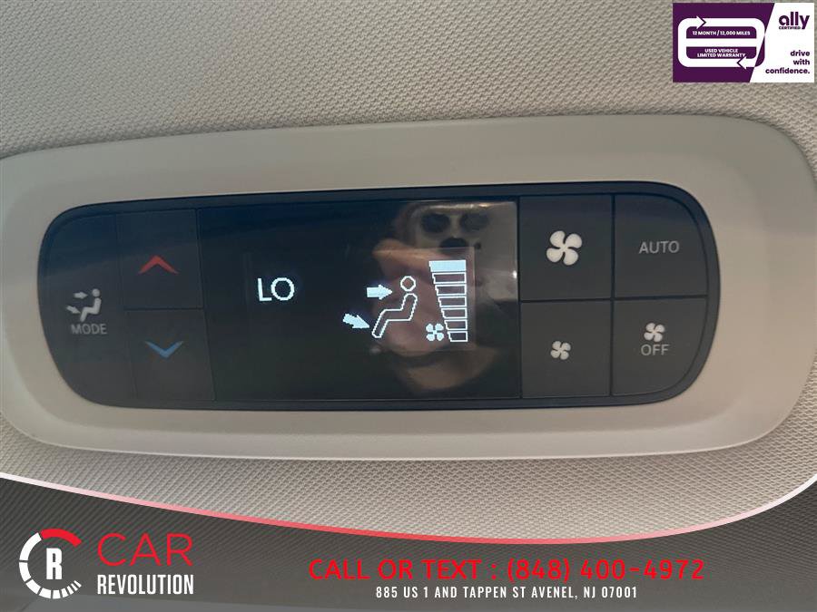 Used 2024 Chrysler Pacifica Limited FWD image 78