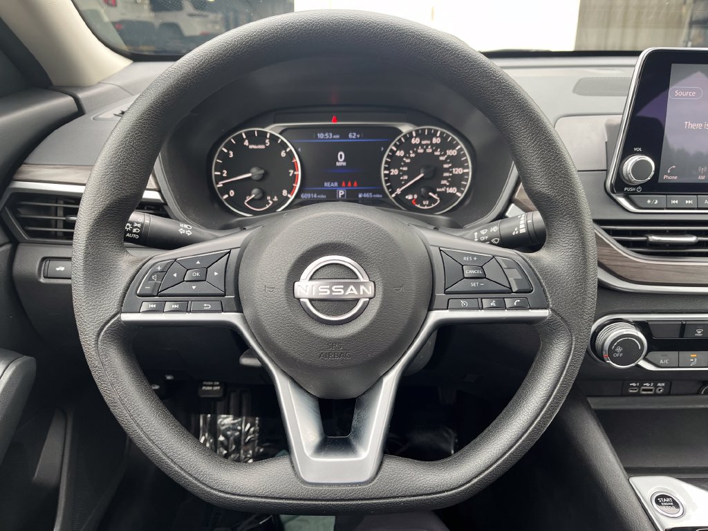 Used 2025 Nissan Altima 2.5 SV FWD image 15