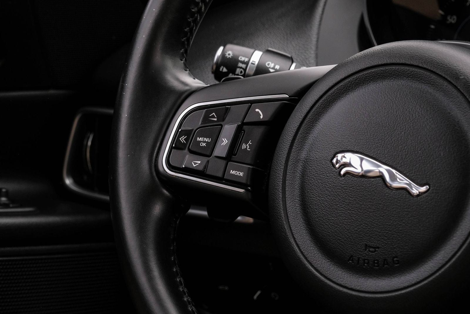 Used 2017 Jaguar XE RWD image 16