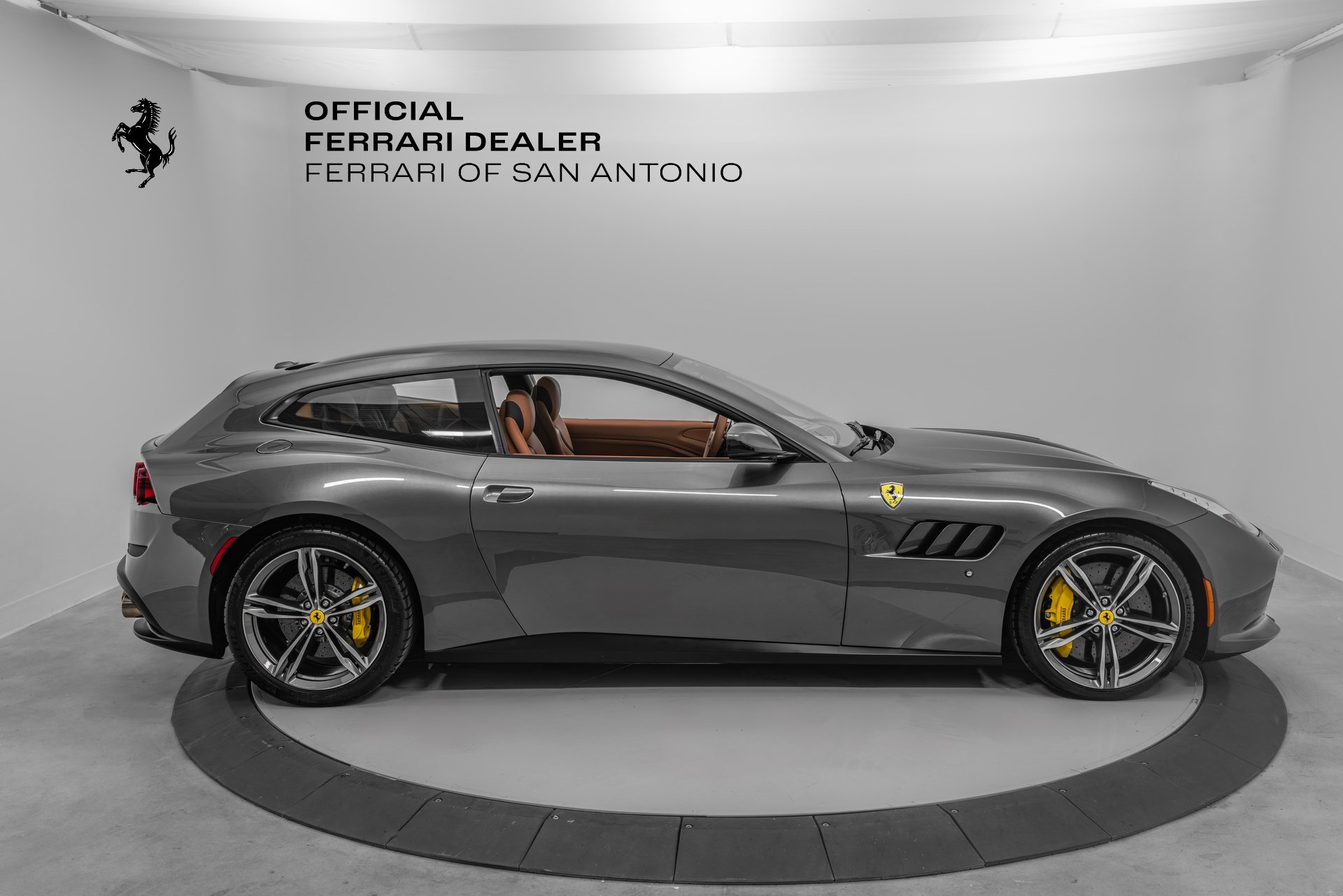 Certified 2019 Ferrari GTC4Lusso V12 image 11