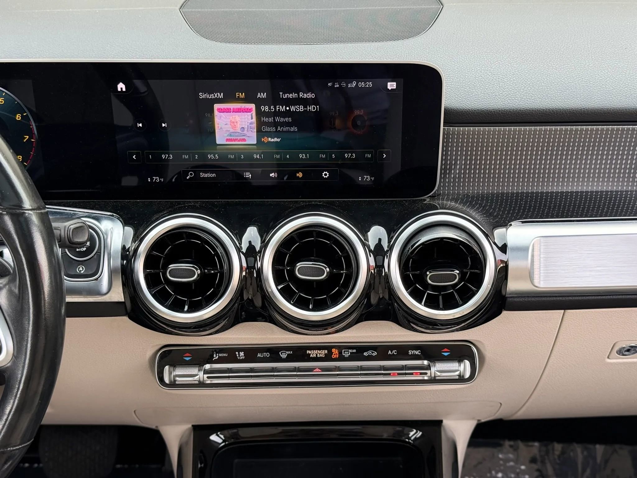 Used 2021 Mercedes-Benz GLB 250 4MATIC w/ Premium Package image 20