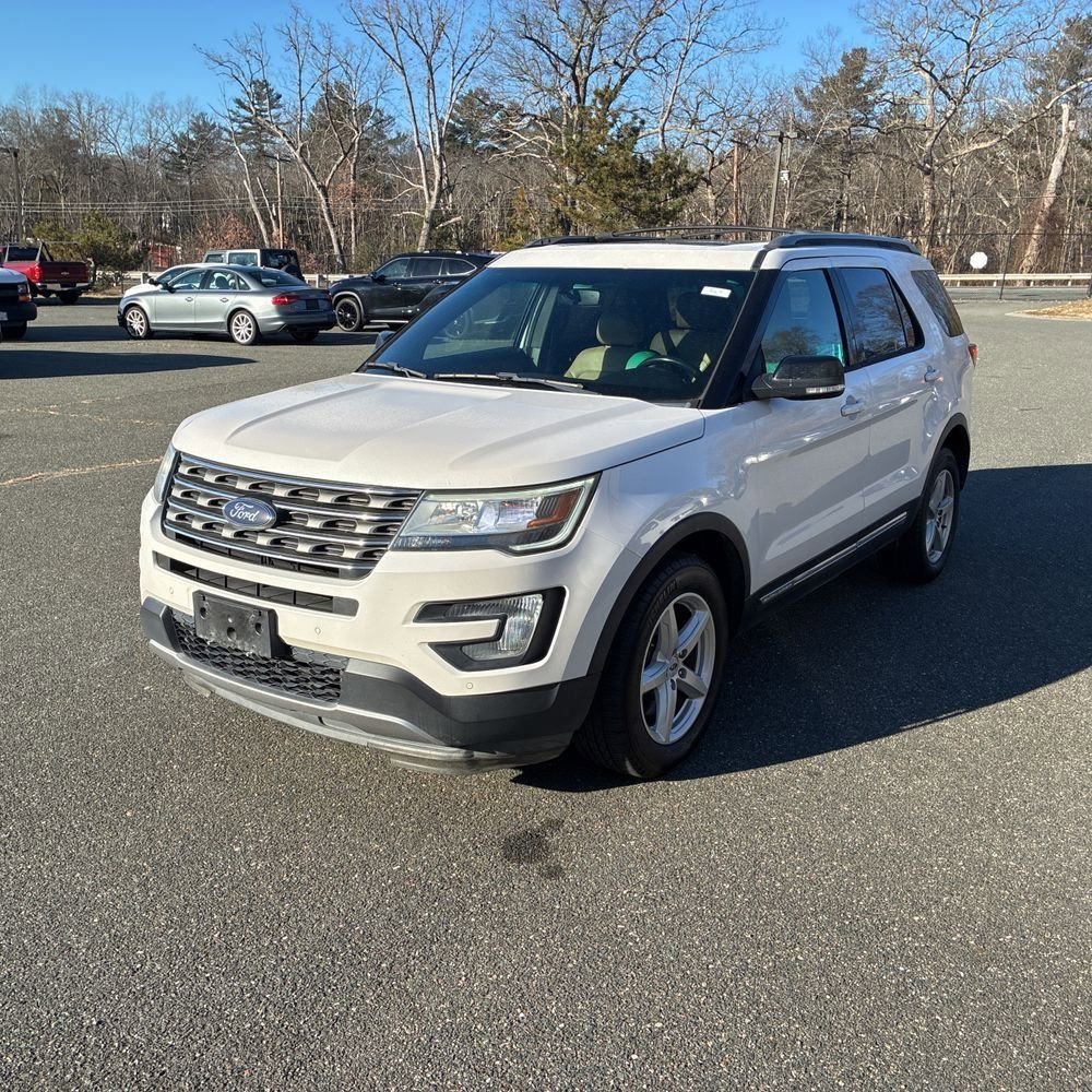 Used 2016 Ford Explorer XLT w/ Equipment Group 202A image 2