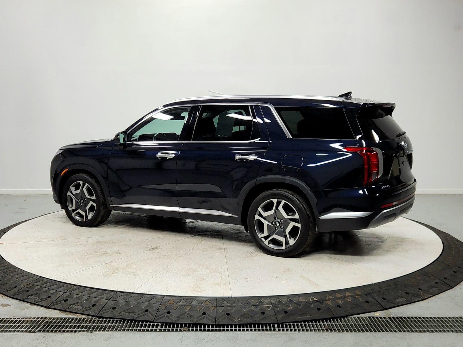 Used 2023 Hyundai Palisade Limited image 5