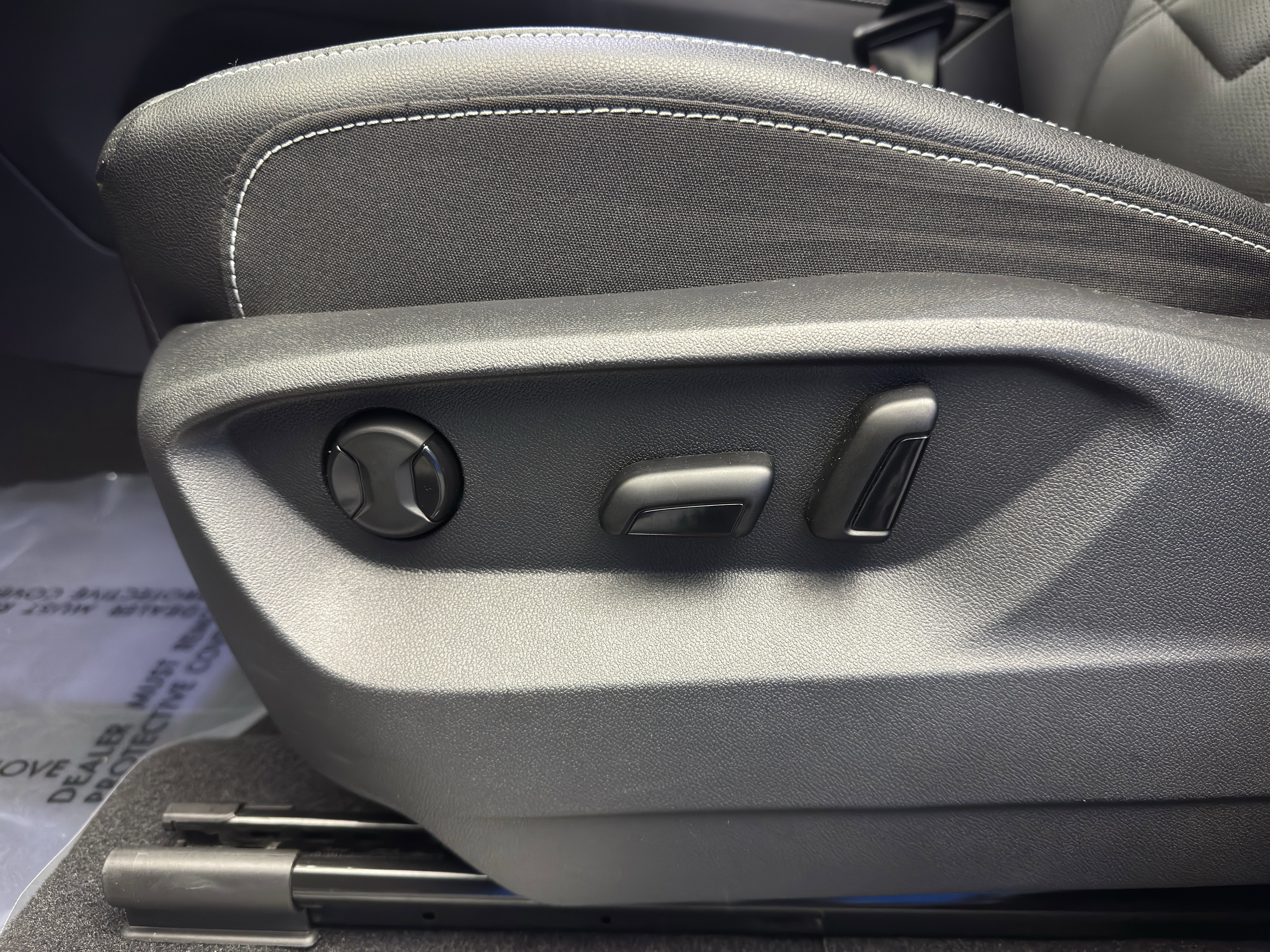 Certified 2025 Volkswagen Atlas SE w/ Panoramic Sunroof Package image 12