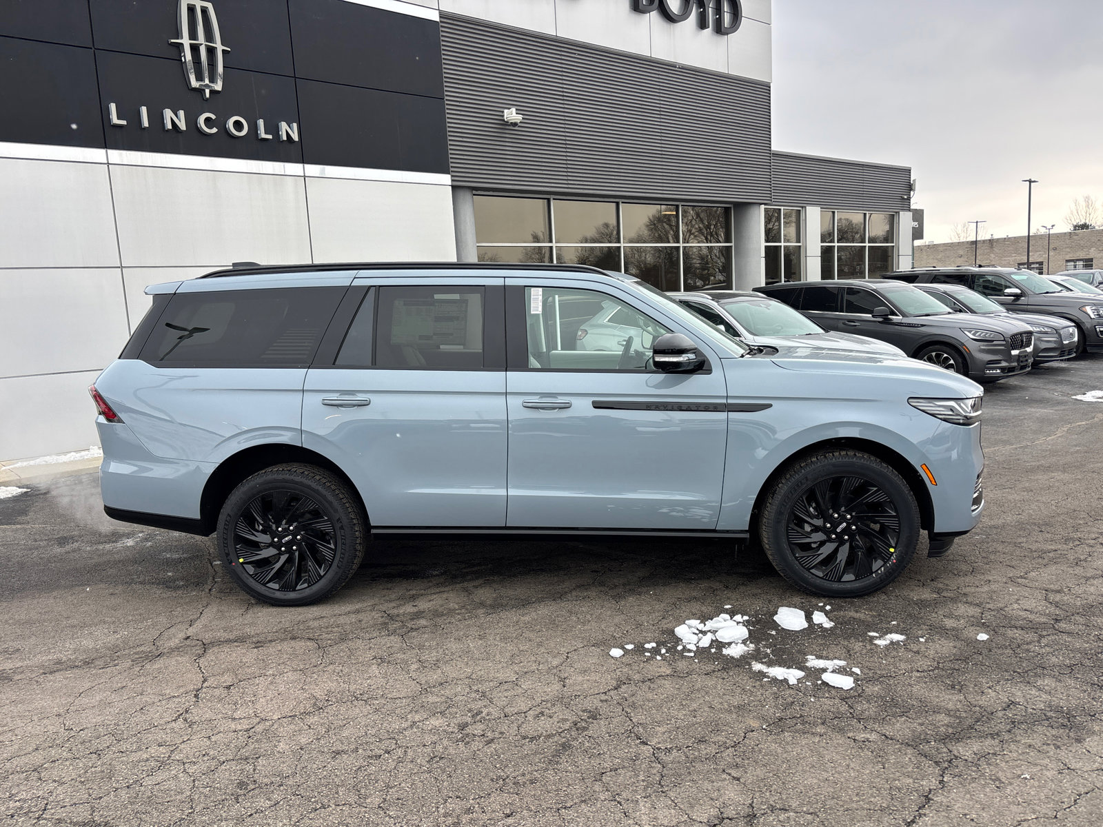 New 2026 Lincoln Navigator Reserve w/ Jet Appearance Package image 8