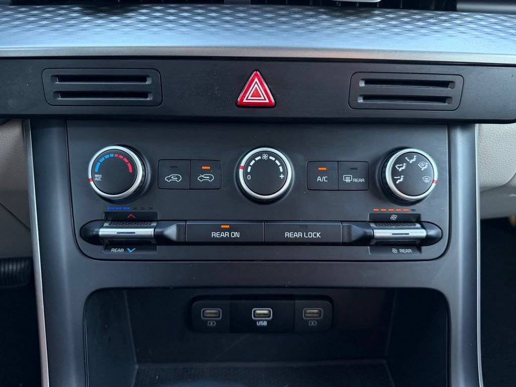 Certified 2024 Kia Carnival LX FWD image 20