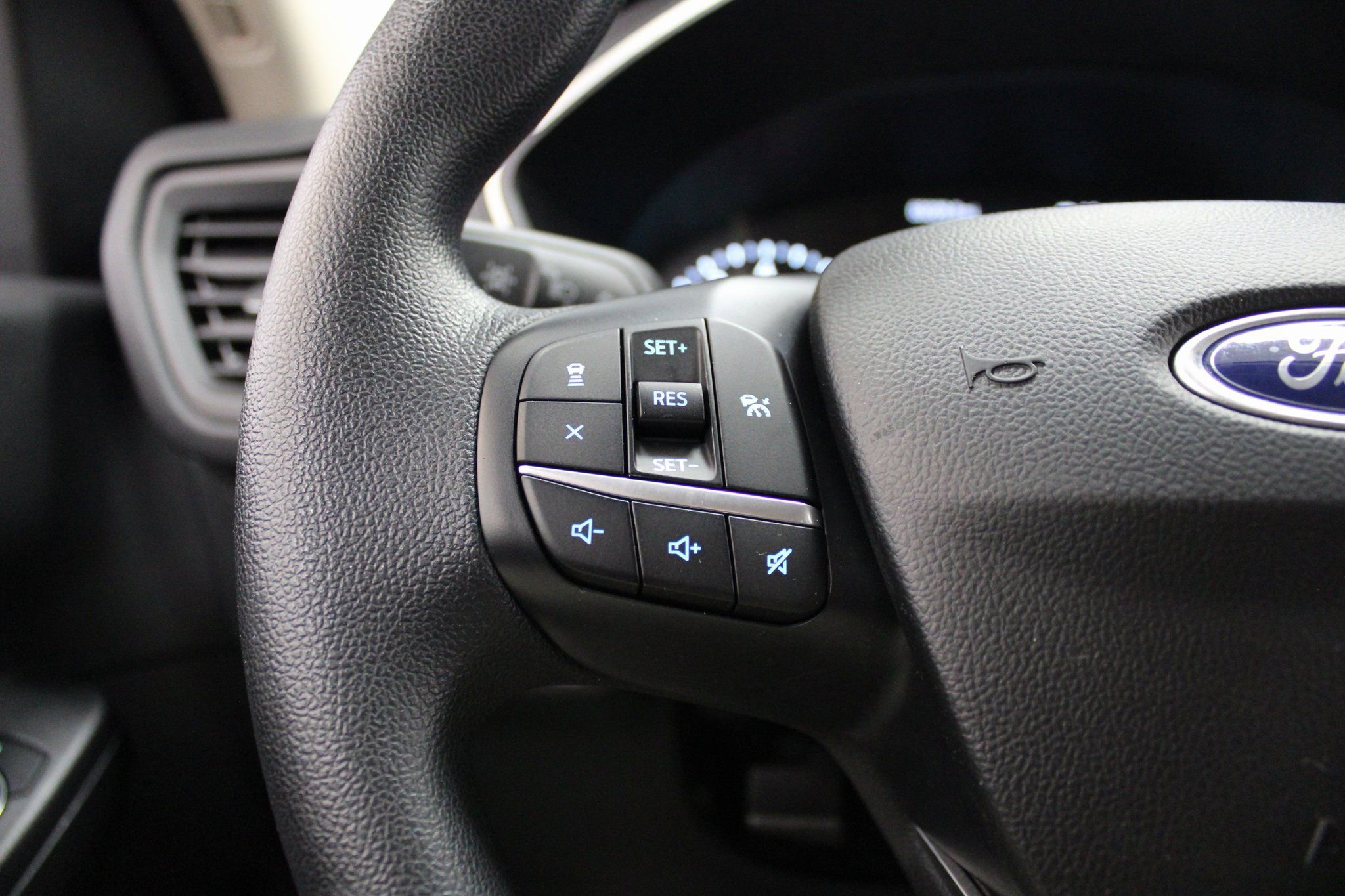 Used 2020 Ford Escape SE image 36