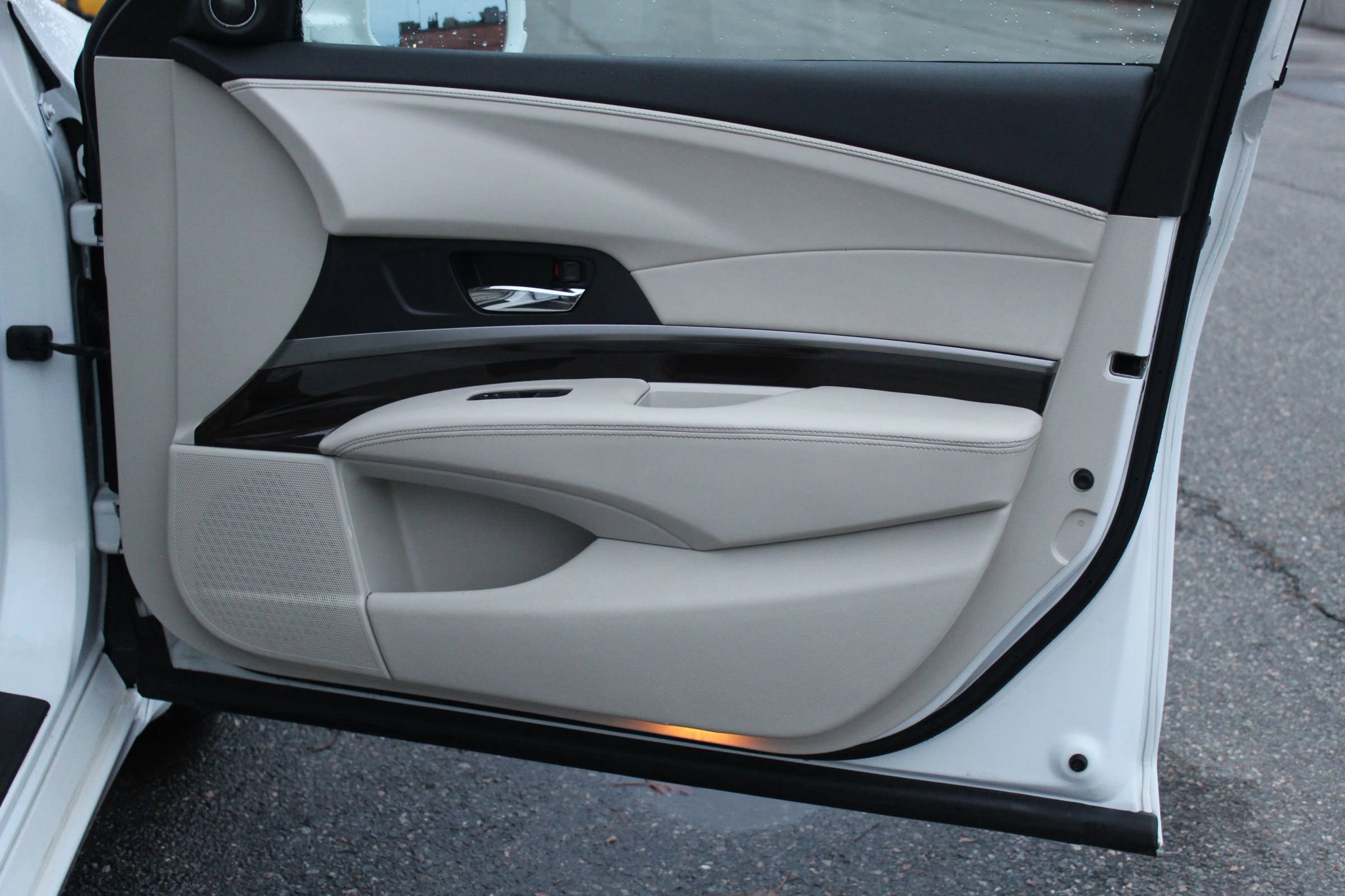 Used 2015 Acura RLX w/ Technology Package image 18