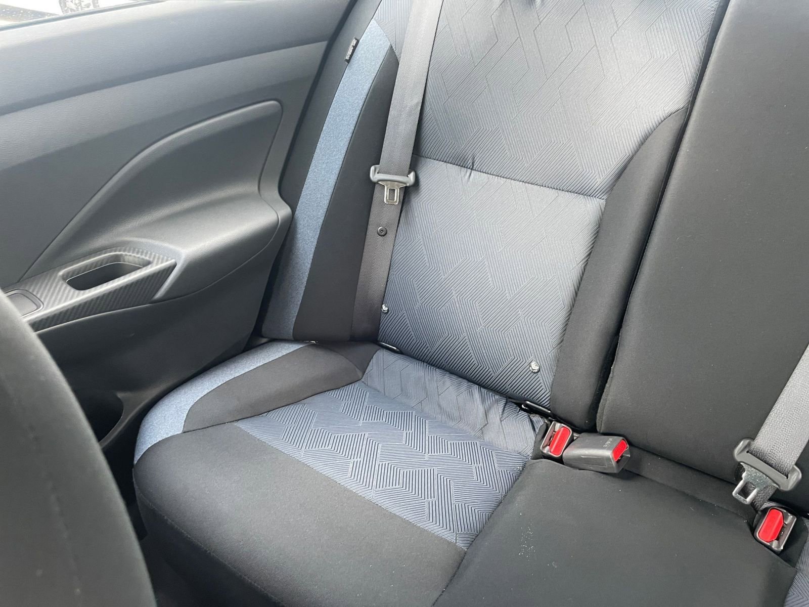Used 2025 Nissan Versa SV FWD image 34