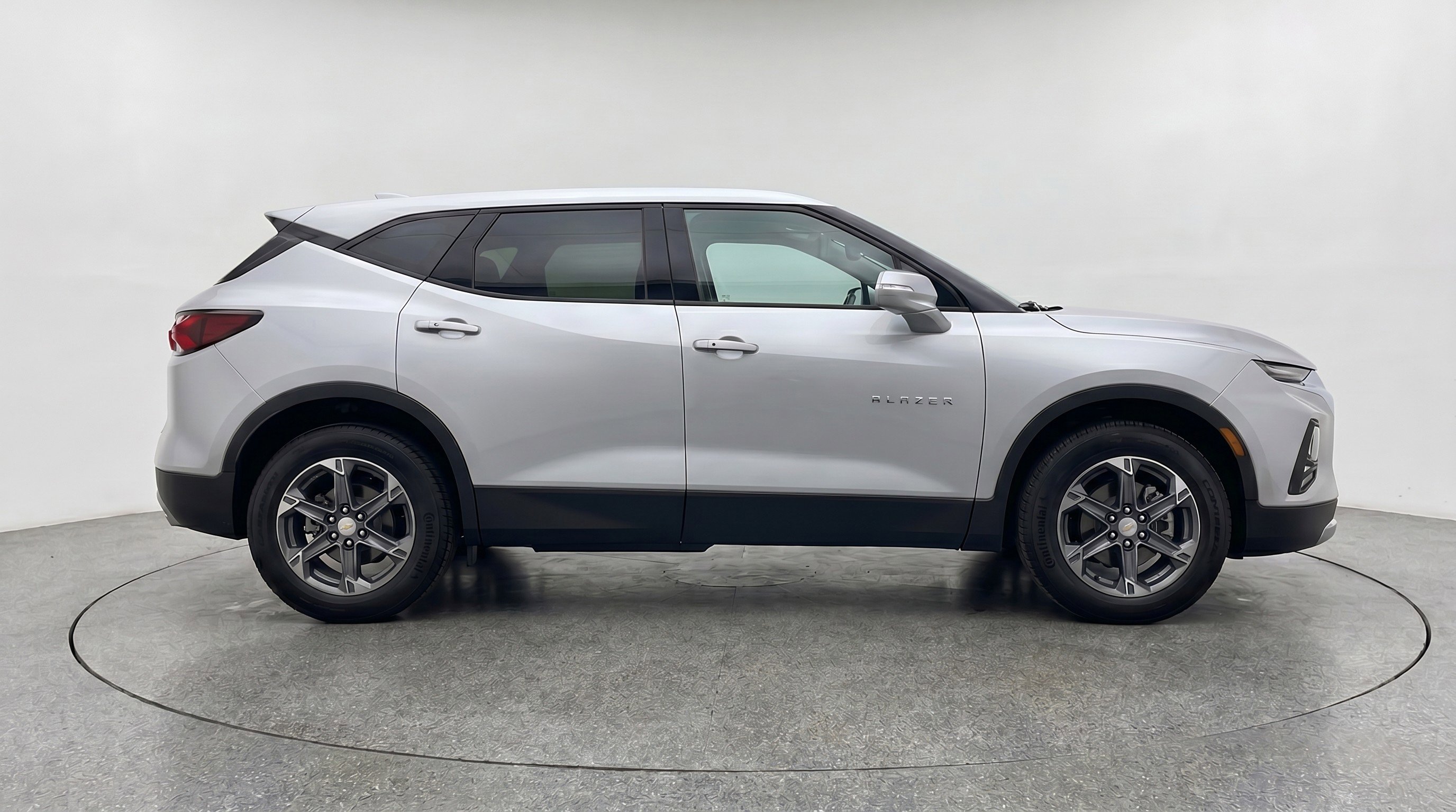 Used 2025 Chevrolet Blazer LT FWD image 11
