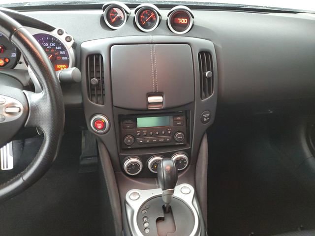 Used 2018 Nissan 370Z Roadster image 19