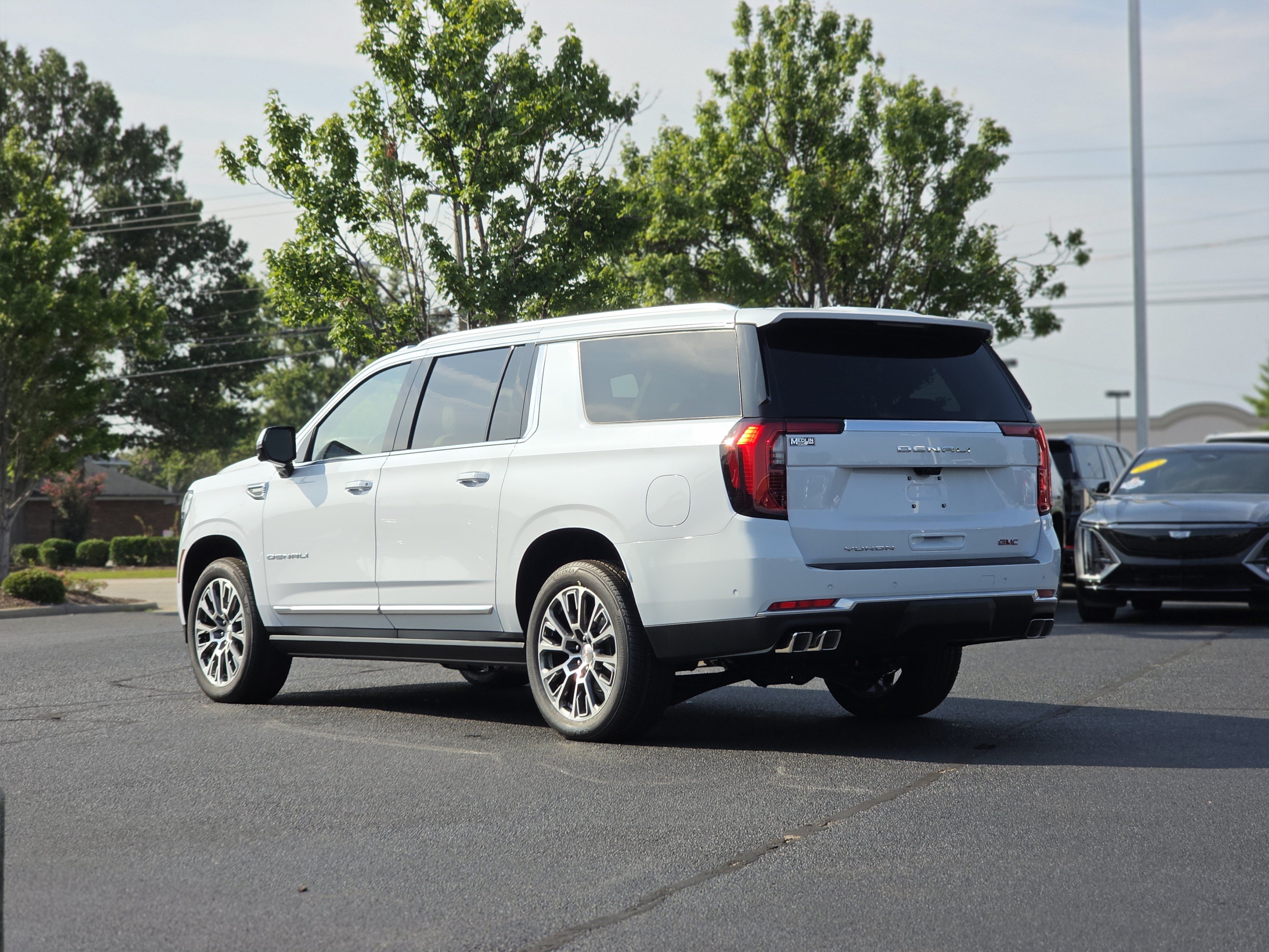 New 2026 GMC Yukon XL Denali w/ Denali Reserve Package AWD/4WD image 5
