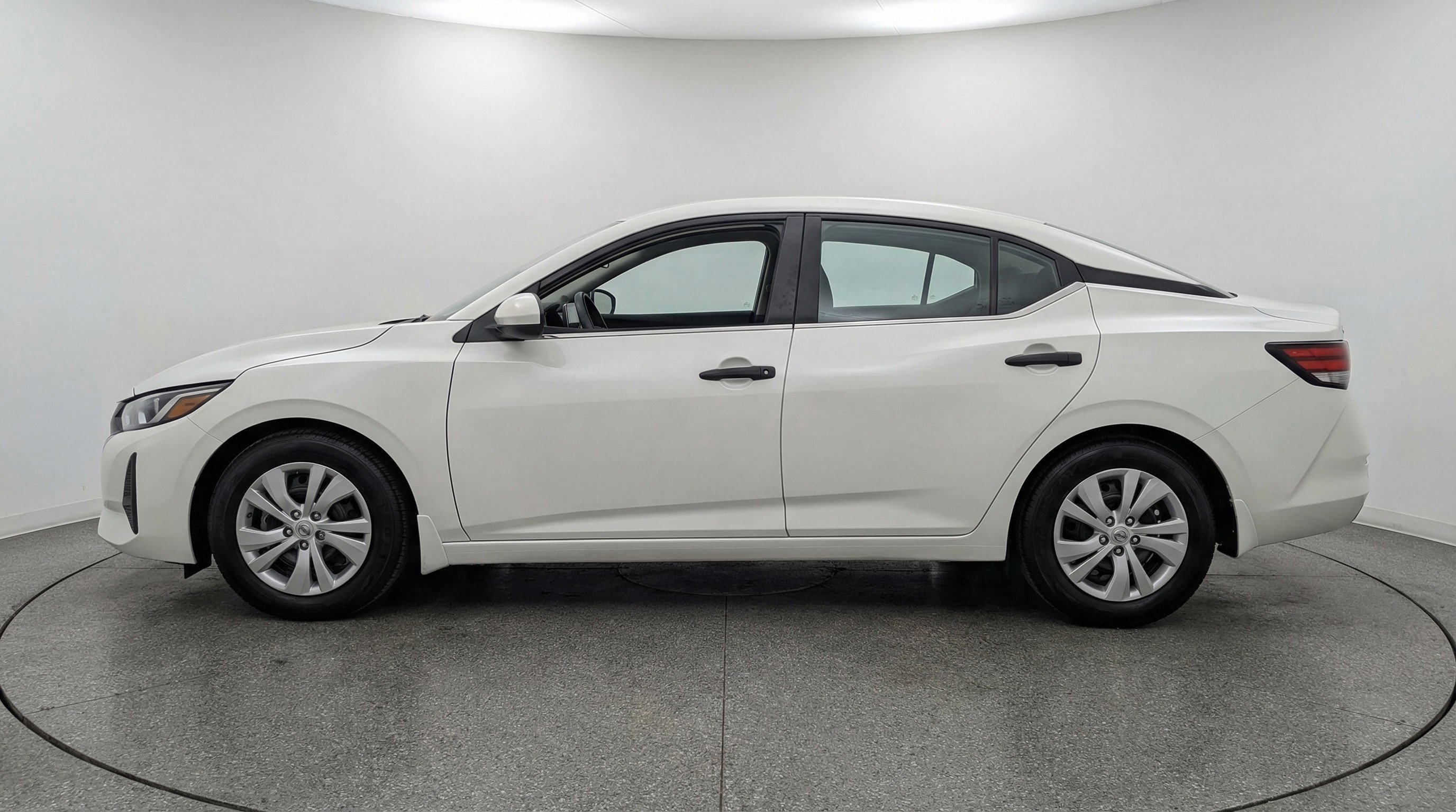 Used 2025 Nissan Sentra S image 5