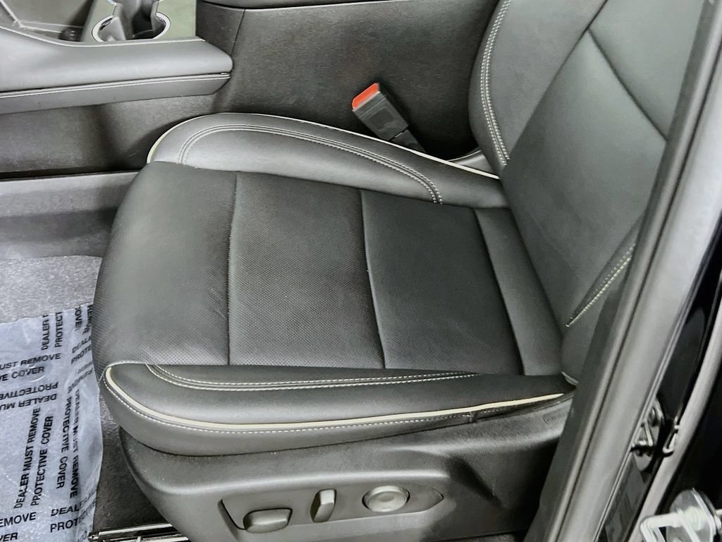 Certified 2023 GMC Yukon XL SLT w/ SLT Luxury Package AWD/4WD image 19