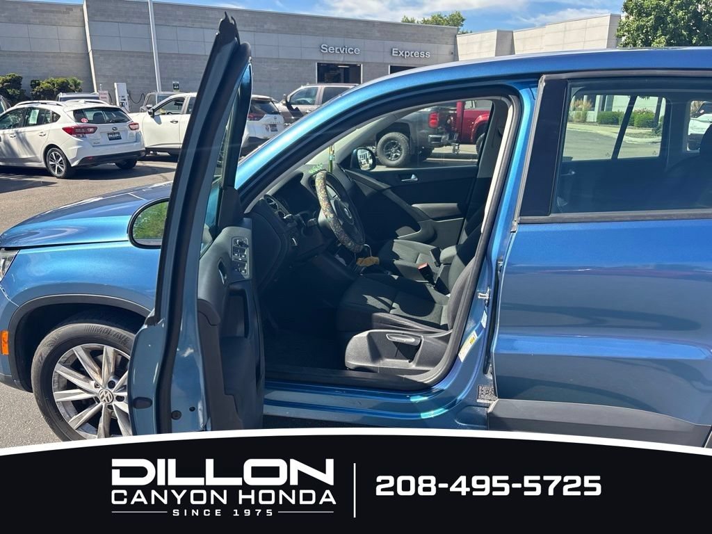Used 2018 Volkswagen Tiguan Limited w/ Alloy Wheels Package AWD/4WD image 9