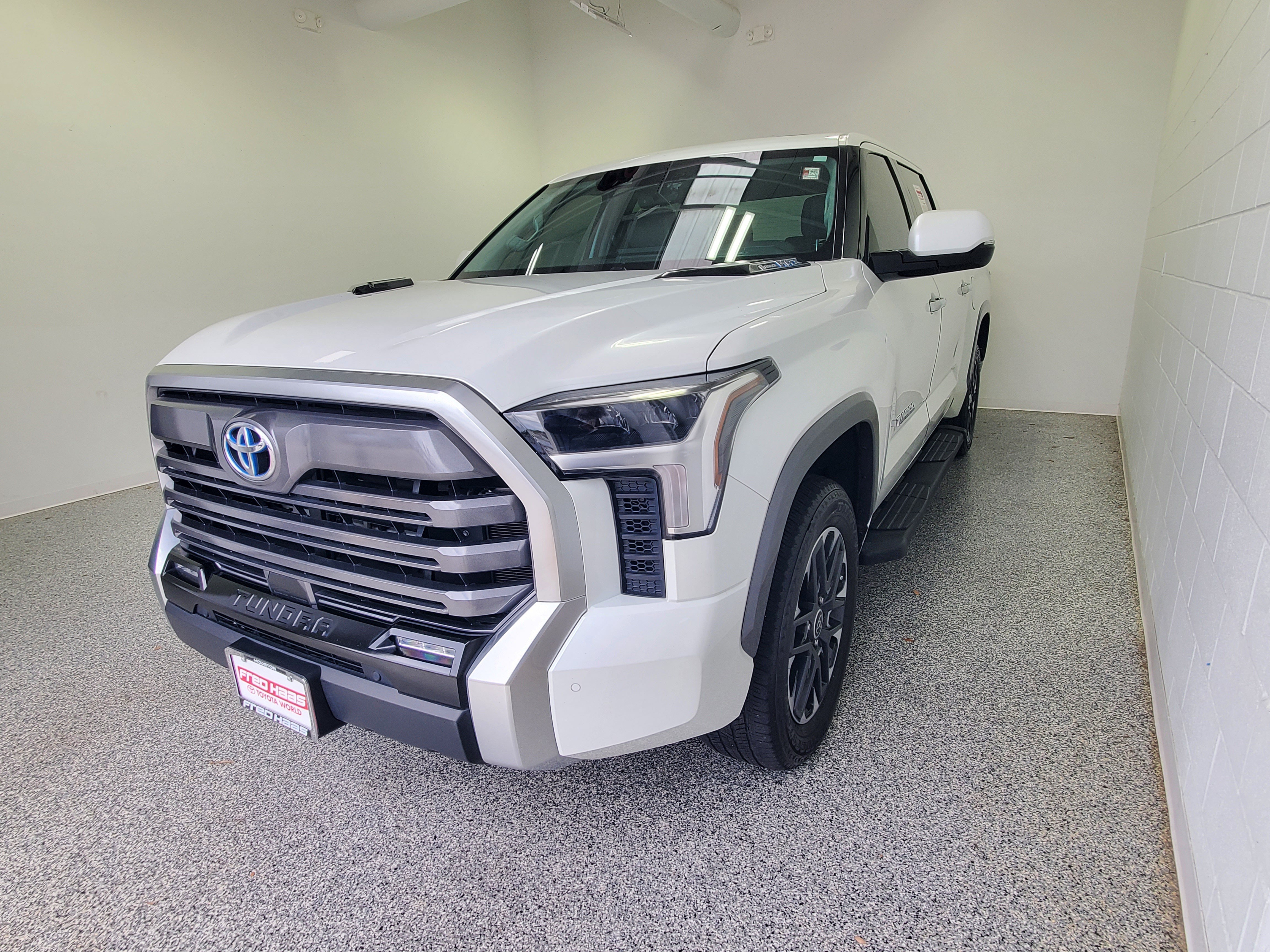 Used 2023 Toyota Tundra Limited w/ Power Package AWD/4WD image 2