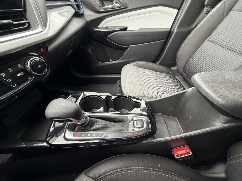 Used 2025 Chevrolet Trax LT w/ LT Convenience Package FWD image 30