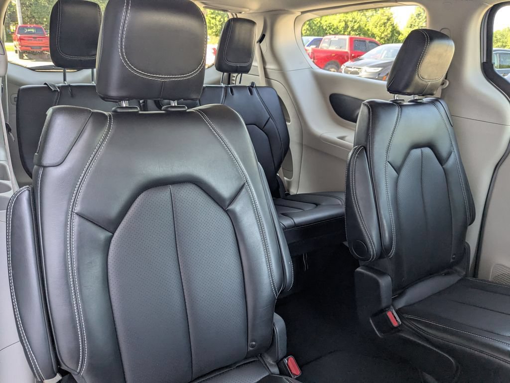 Used 2024 Chrysler Pacifica Touring-L FWD image 28