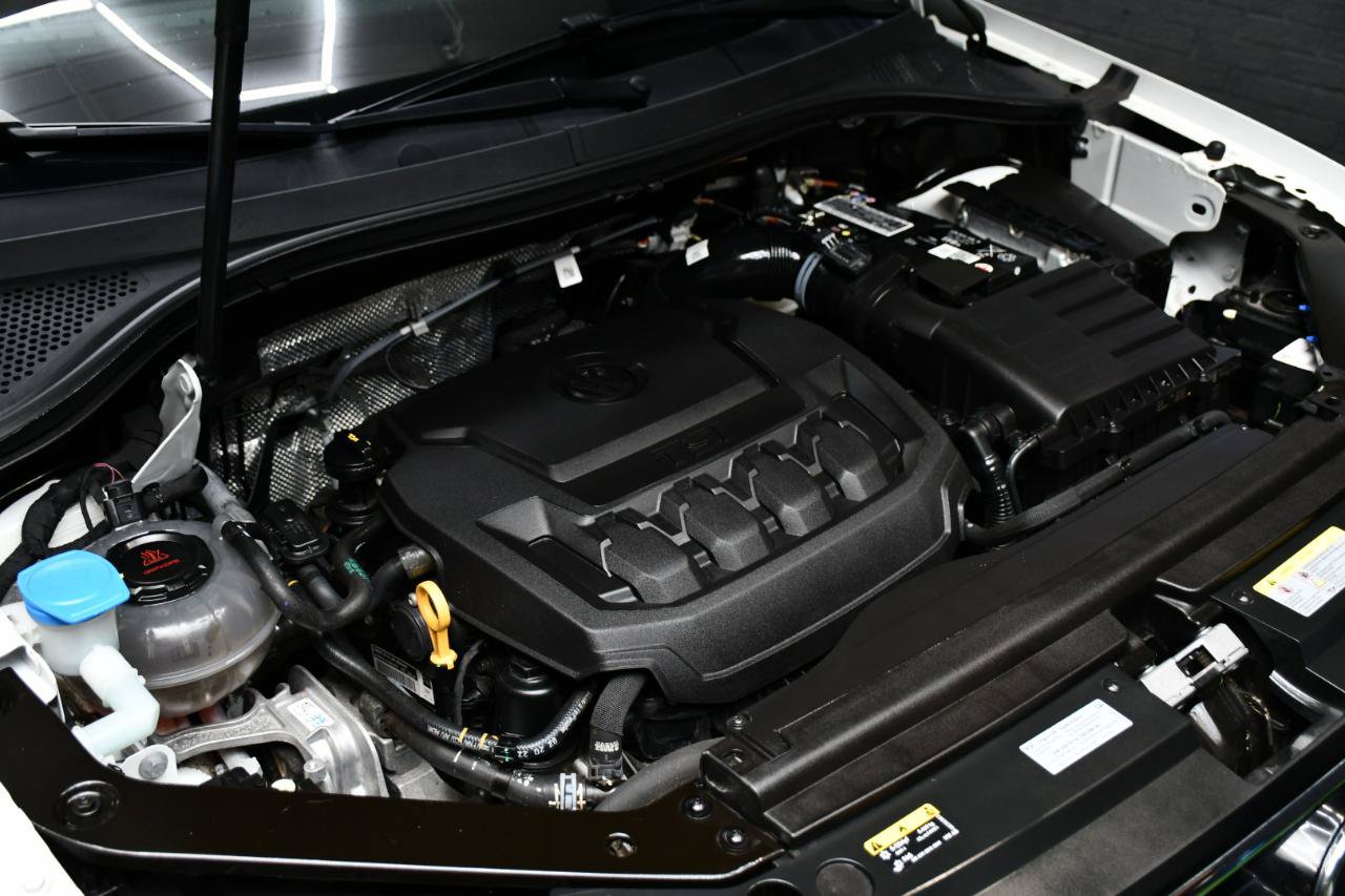 Used 2023 Volkswagen Tiguan SE R-Line FWD image 12