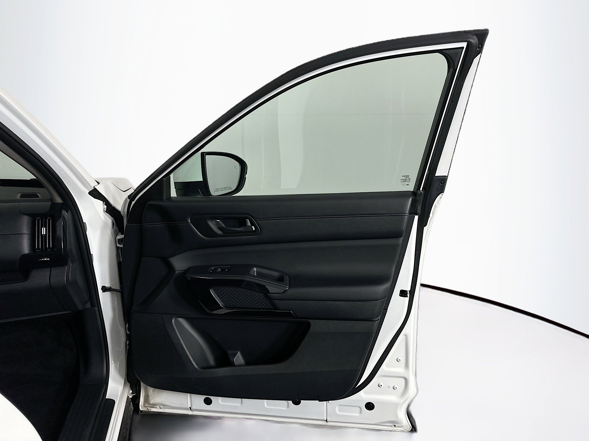 Used 2025 Nissan Pathfinder SV image 33