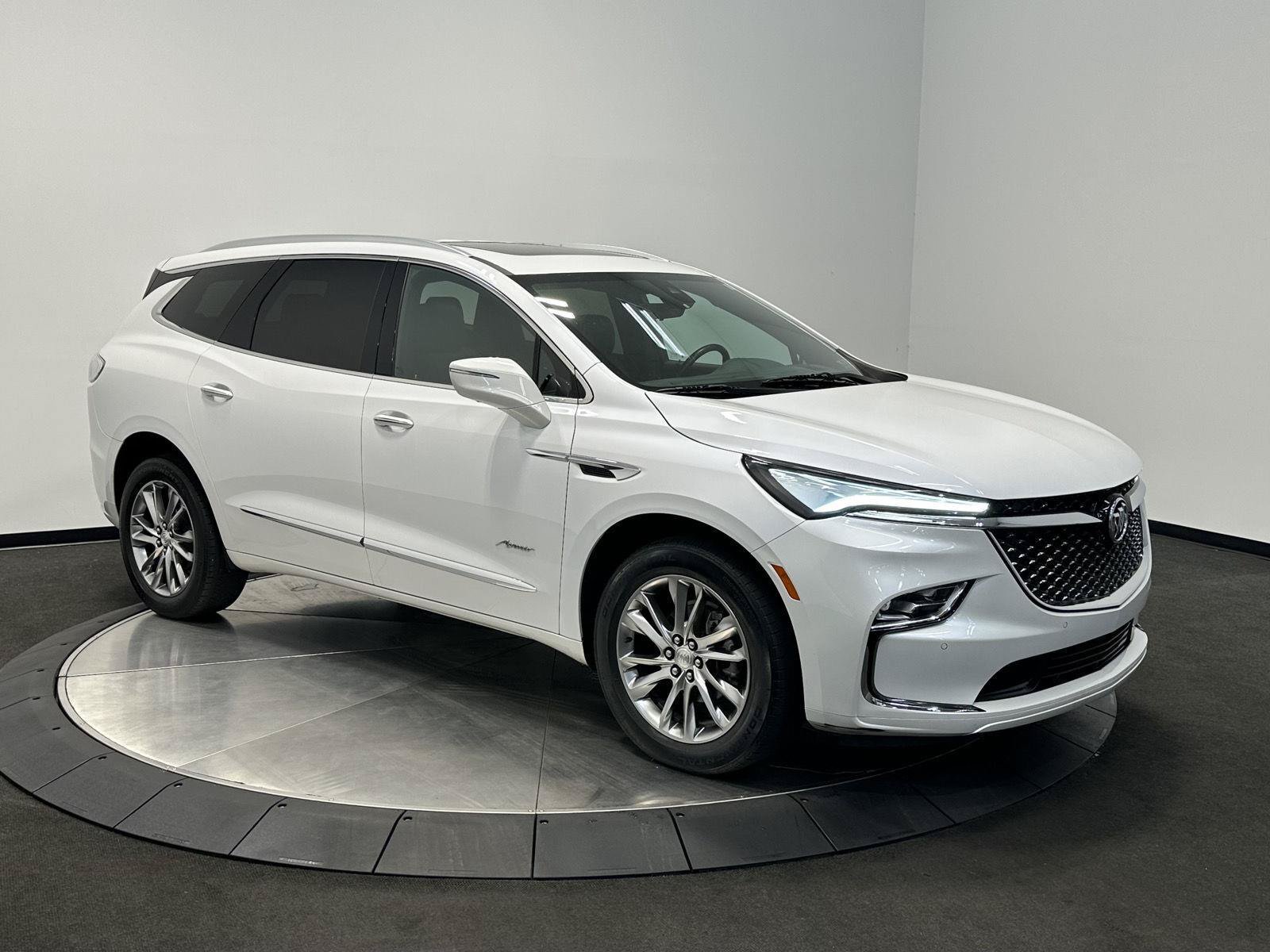 Used 2022 Buick Enclave Avenir w/ Avenir Technology Package AWD/4WD image 2