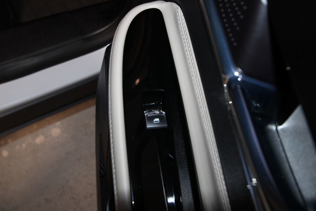 Used 2025 Lincoln Corsair AWD image 27