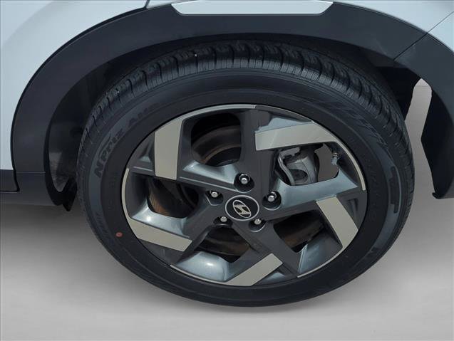 Used 2023 Hyundai Venue Limited FWD image 9
