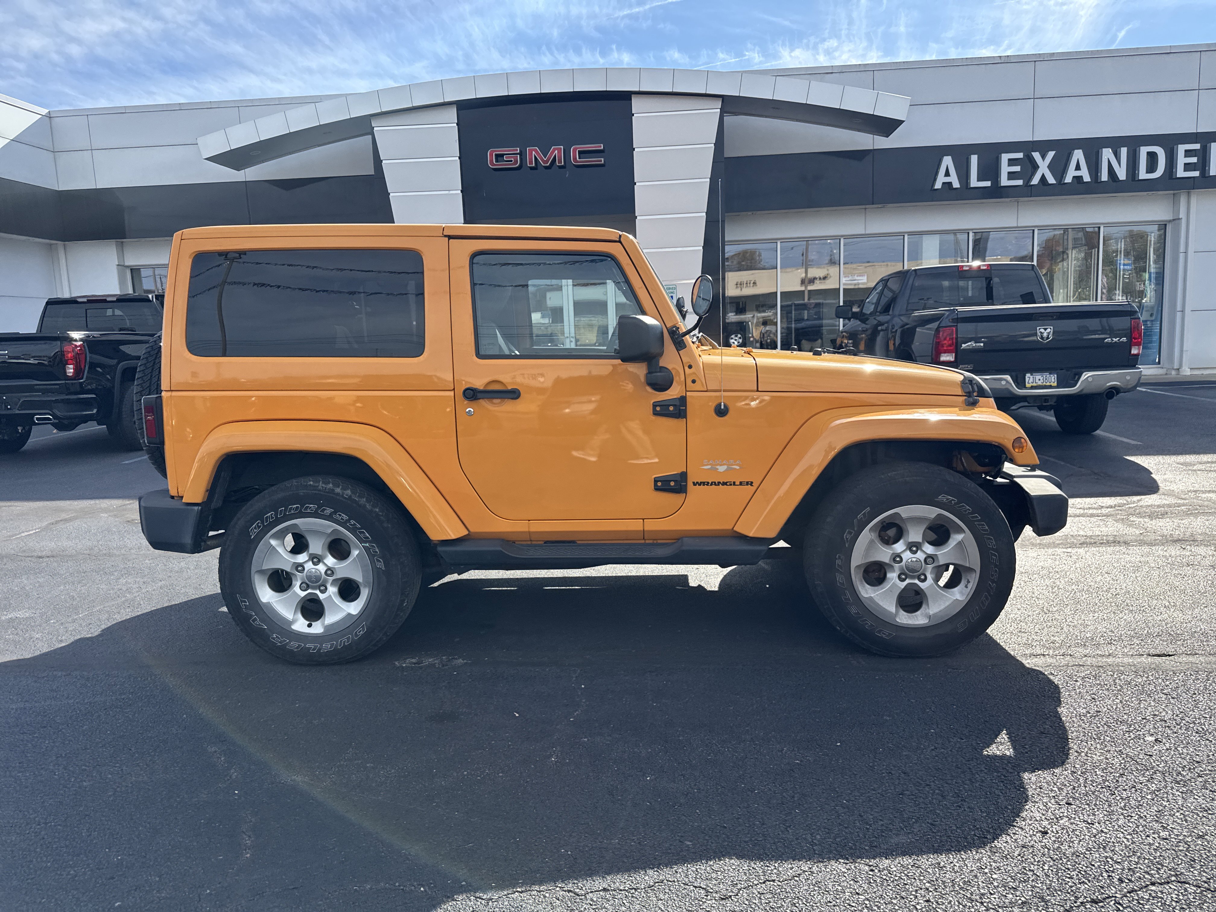 Used 2013 Jeep Wrangler Sahara video 2