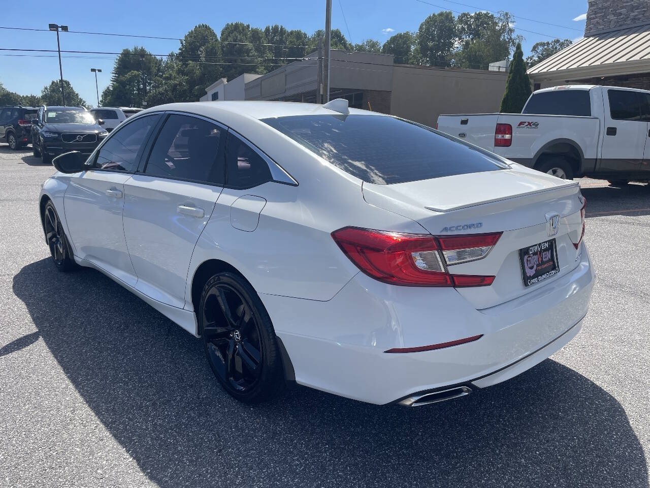 Used 2018 Honda Accord Sport image 11