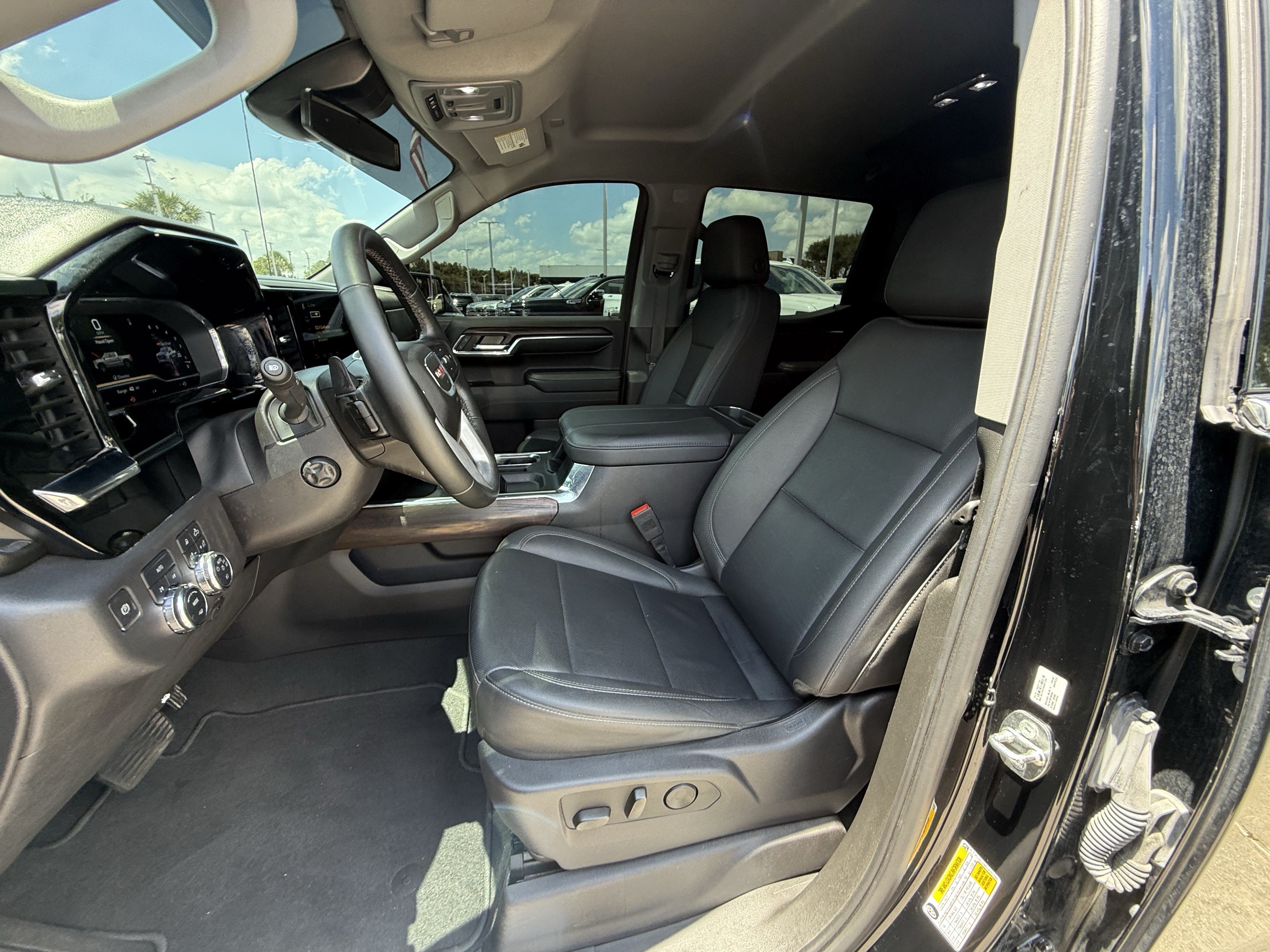 Used 2024 GMC Sierra 1500 SLT AWD/4WD image 27