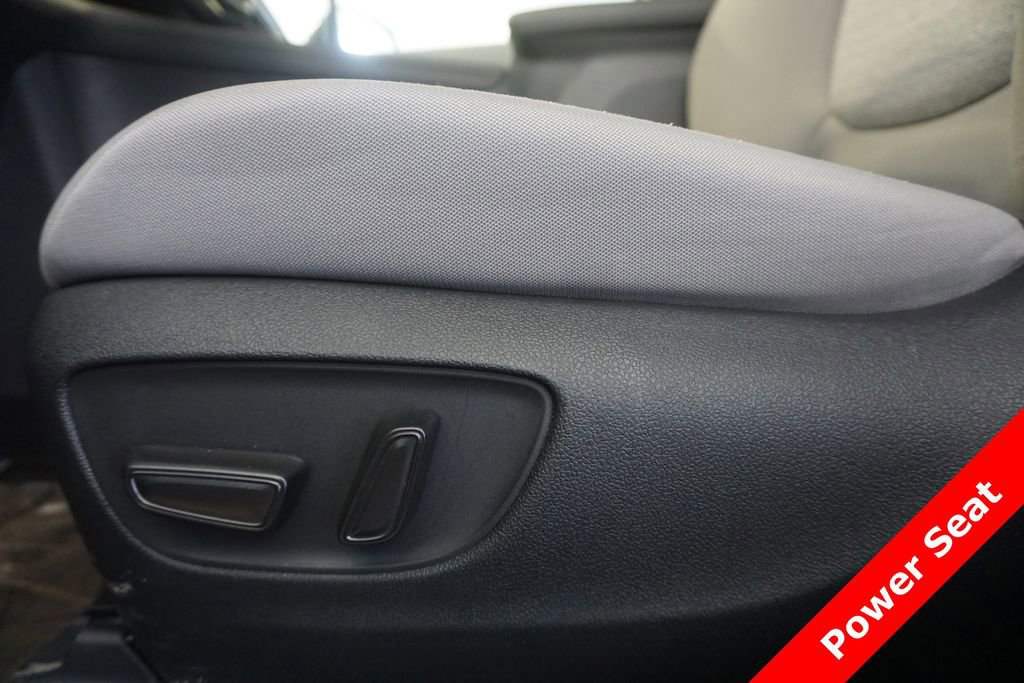 Used 2024 Toyota Sienna LE image 6