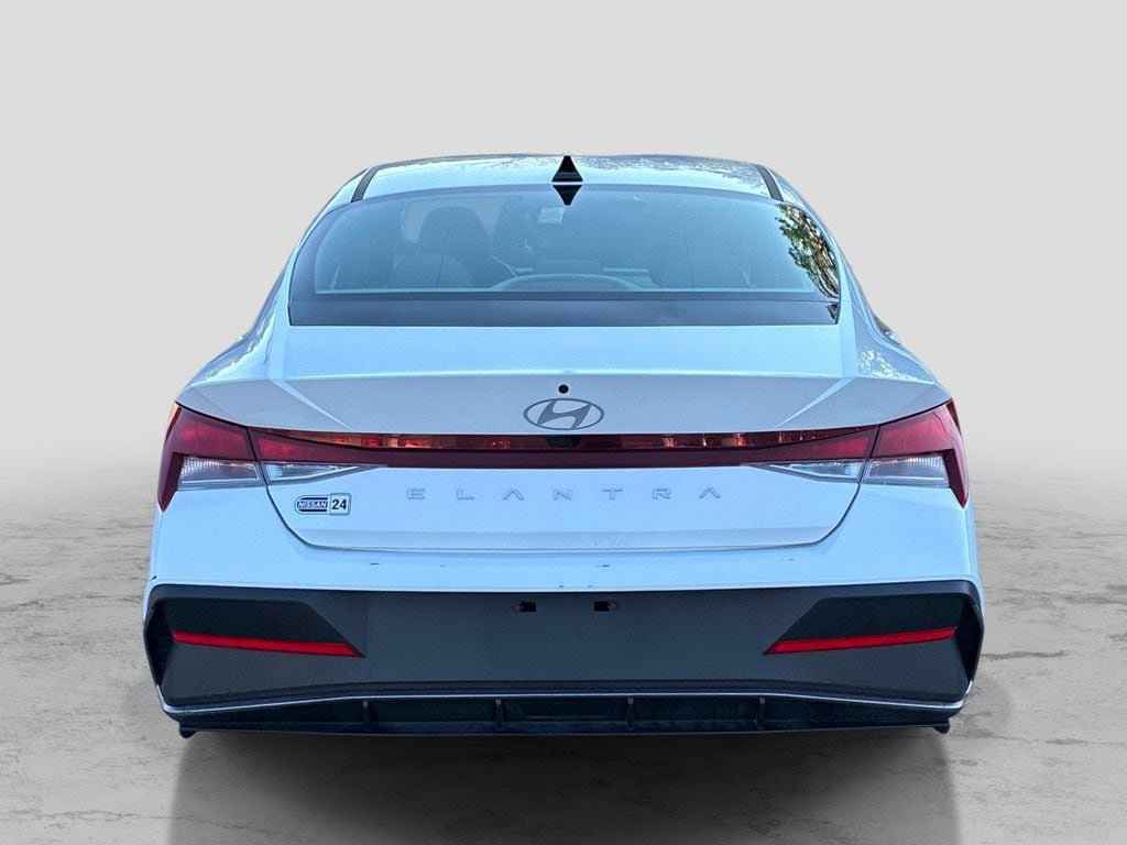 Used 2024 Hyundai Elantra SEL FWD image 6