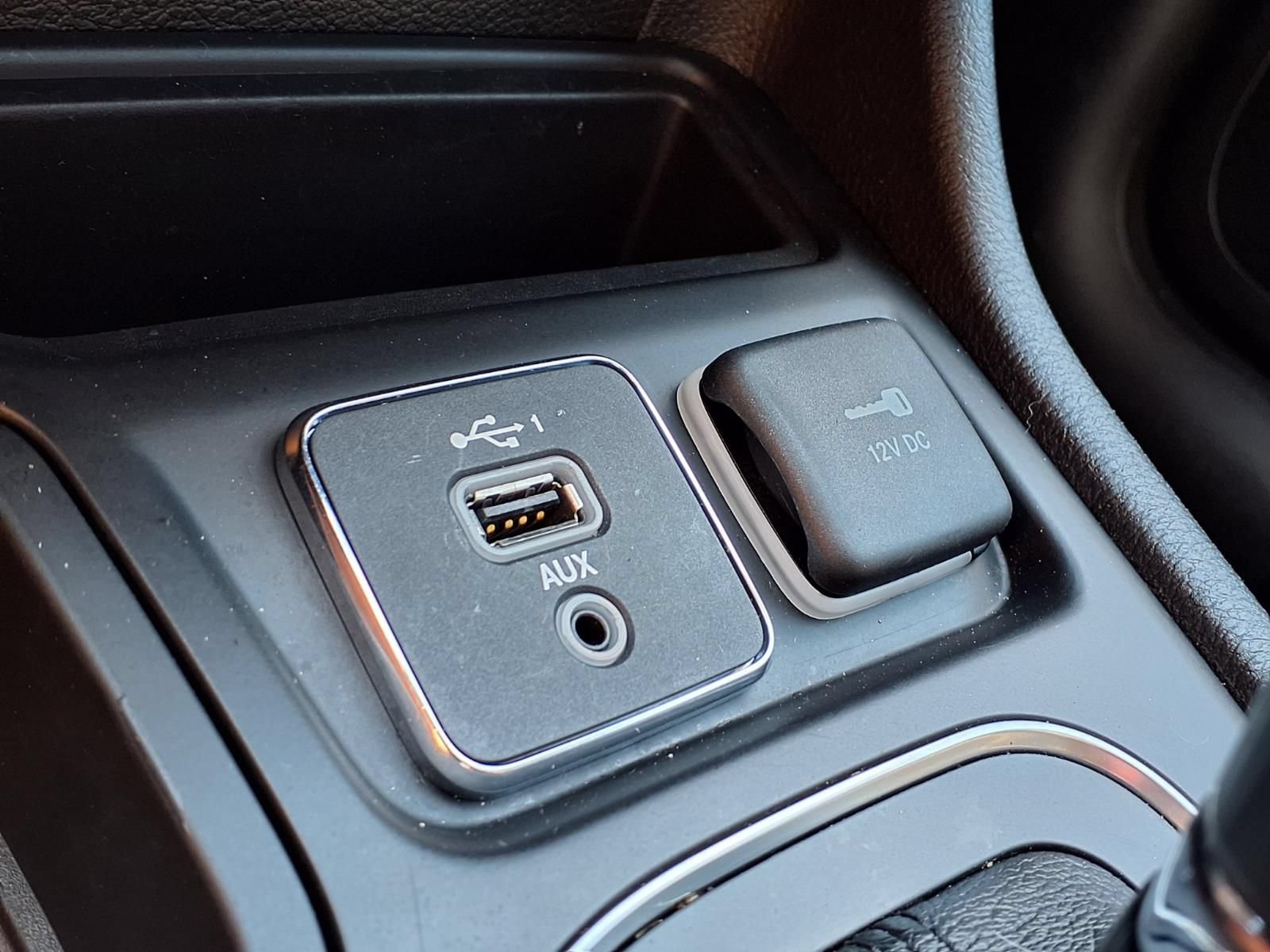 Used 2020 Jeep Cherokee Latitude Plus FWD image 26