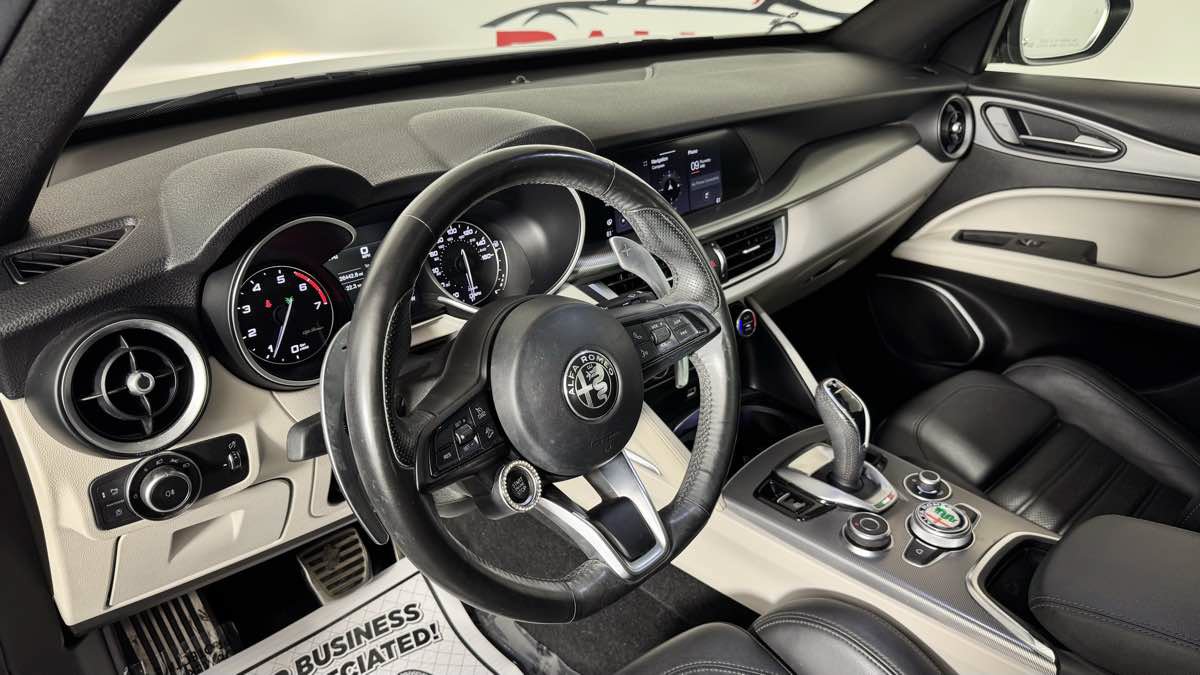 Used 2020 Alfa Romeo Stelvio Ti Sport w/ Quick Order Package 22S Sport AWD/4WD image 14