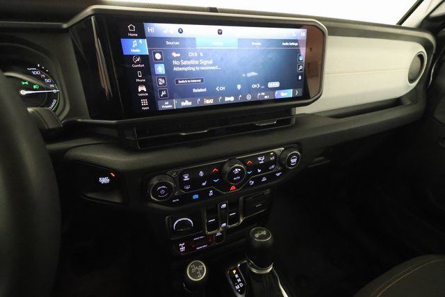 Used 2024 Jeep Wrangler Unlimited image 15