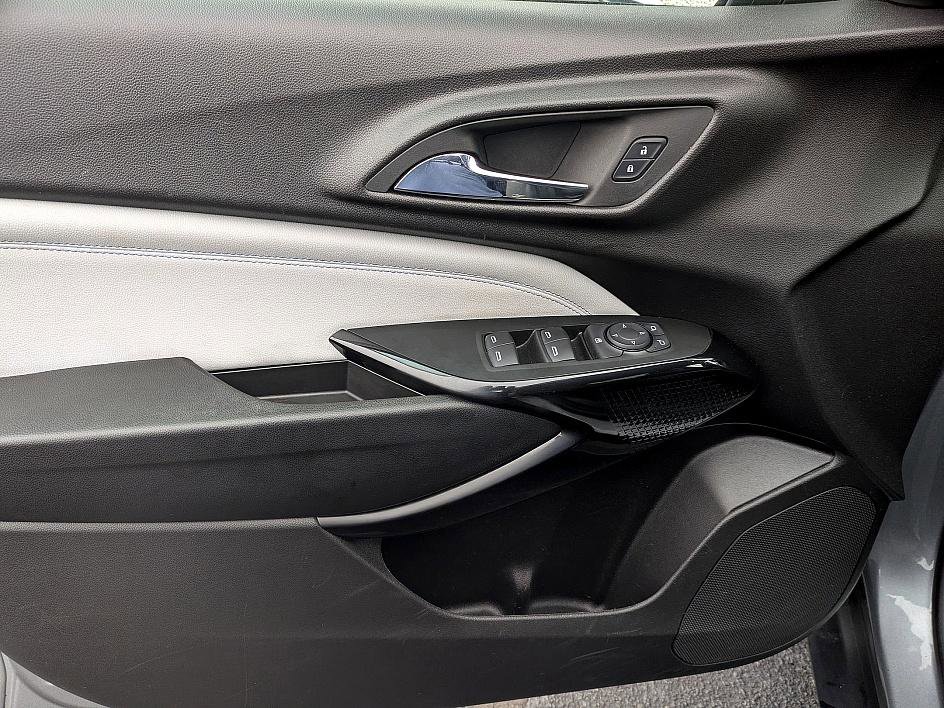 Used 2025 Chevrolet Trax LT image 12