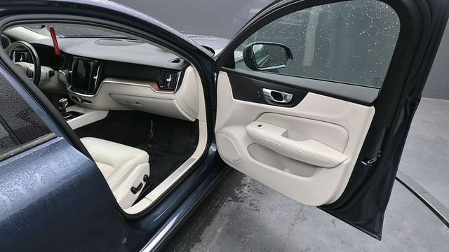 Used 2021 Volvo S60 T6 Momentum AWD/4WD image 12