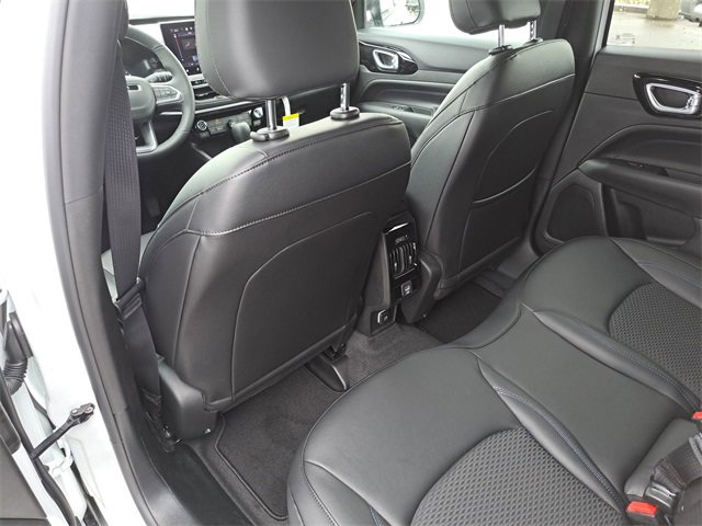 New 2026 Jeep Compass Latitude image 10