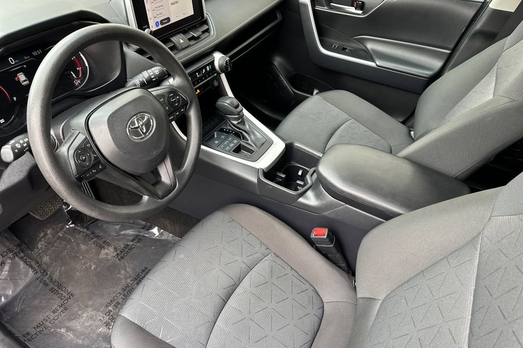 Used 2025 Toyota RAV4 XLE AWD/4WD image 4