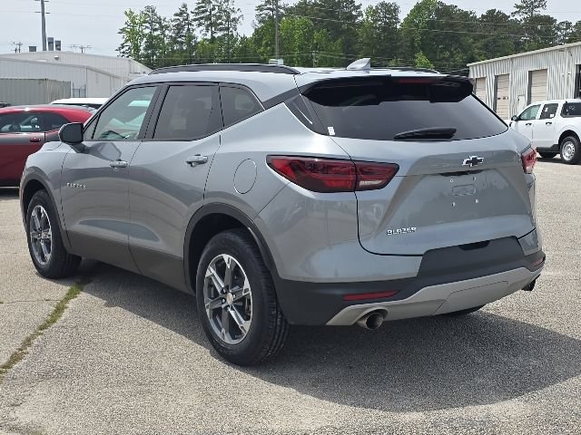 Used 2025 Chevrolet Blazer LT w/ Convenience Package FWD image 3