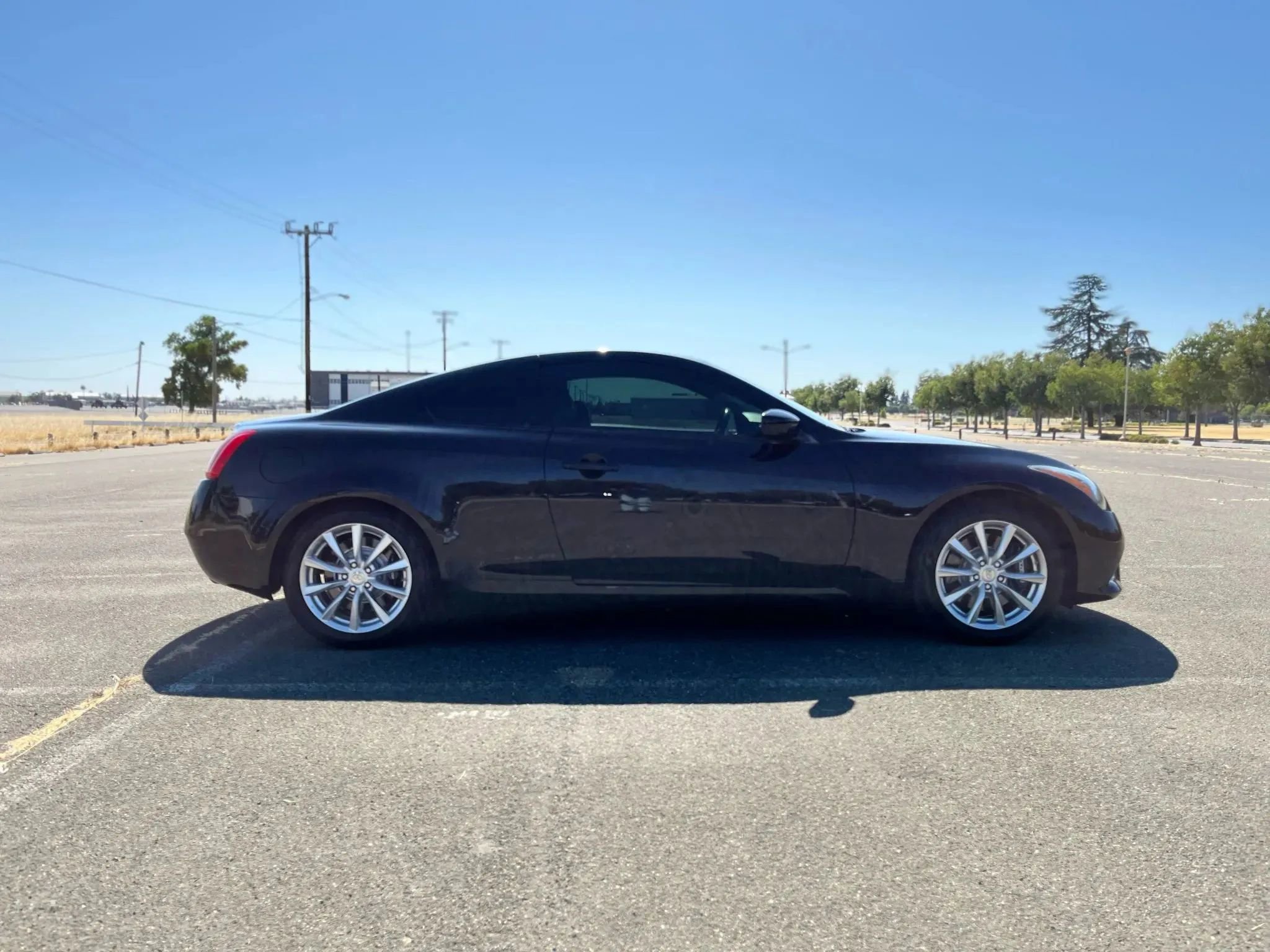 Used 2011 INFINITI G37 Journey w/ Premium Pkg image 4