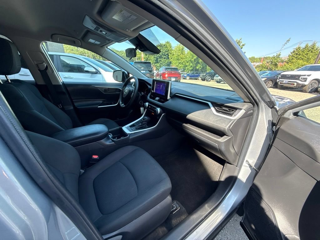 Used 2023 Toyota RAV4 LE AWD/4WD image 17