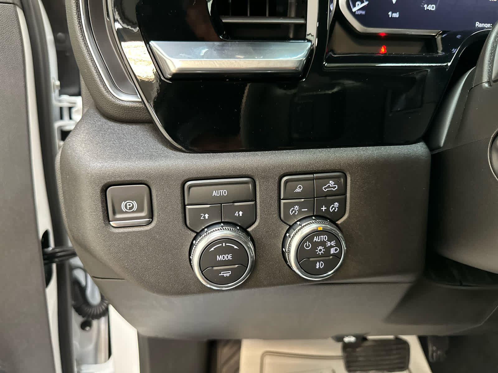 New 2026 GMC Sierra 1500 SLT w/ SLT Convenience Package image 15