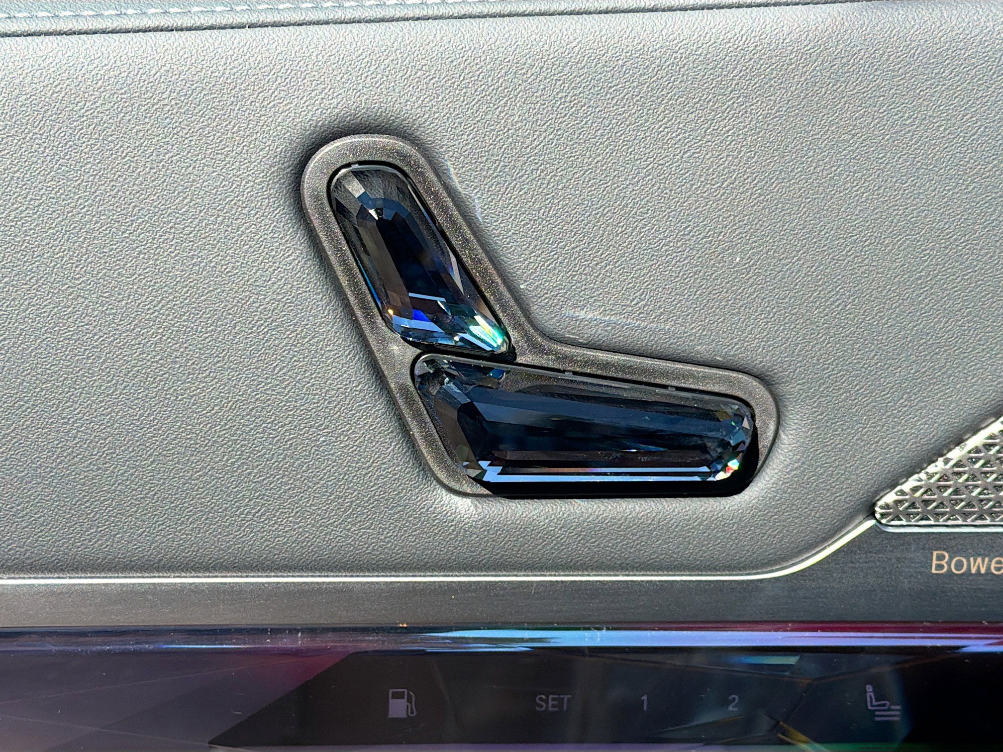 New 2026 BMW 750e xDrive w/ Executive Package image 25