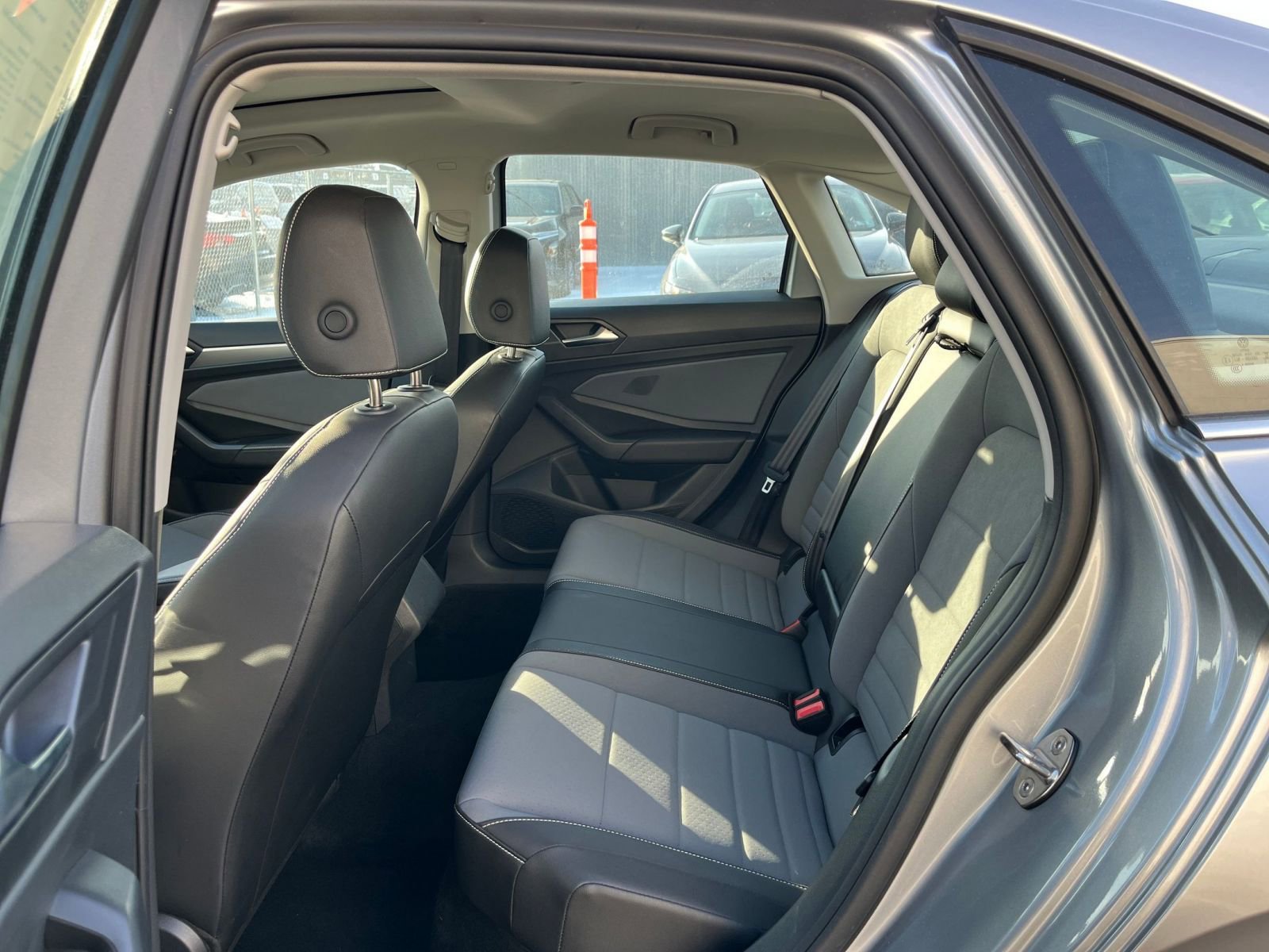 Used 2025 Volkswagen Jetta SE image 25