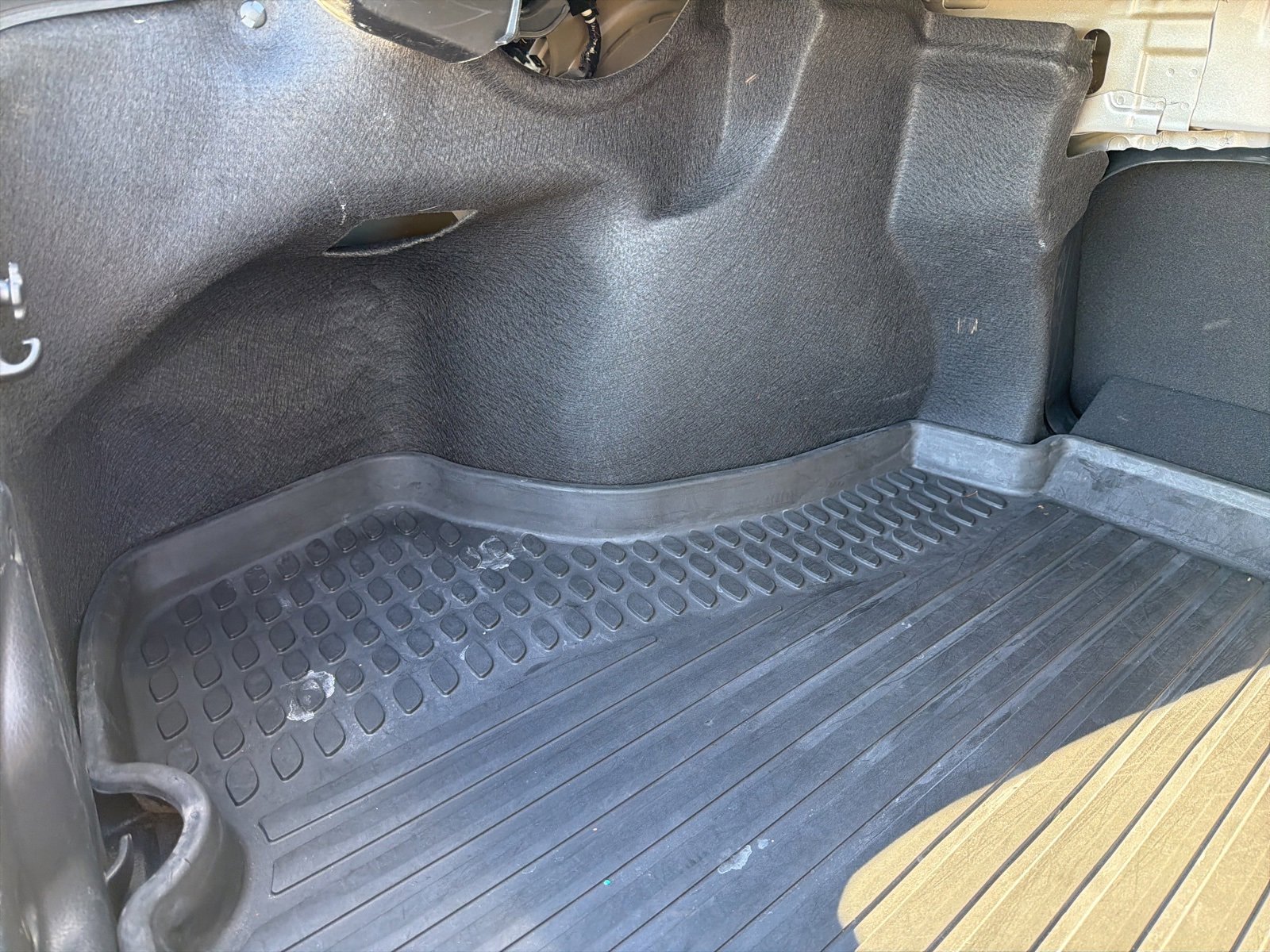 Used 2020 Toyota Camry LE image 25