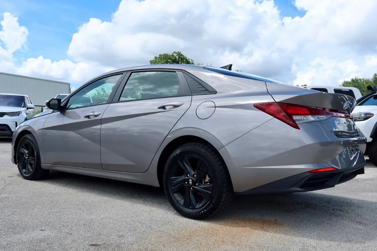 Used 2023 Hyundai Elantra SEL FWD image 4
