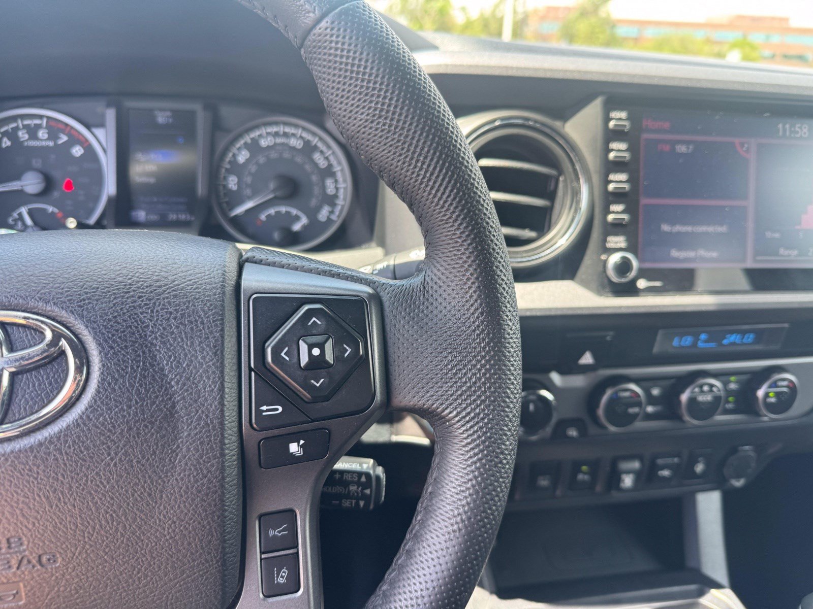 Used 2021 Toyota Tacoma TRD Off-Road w/ Technology Package AWD/4WD image 23